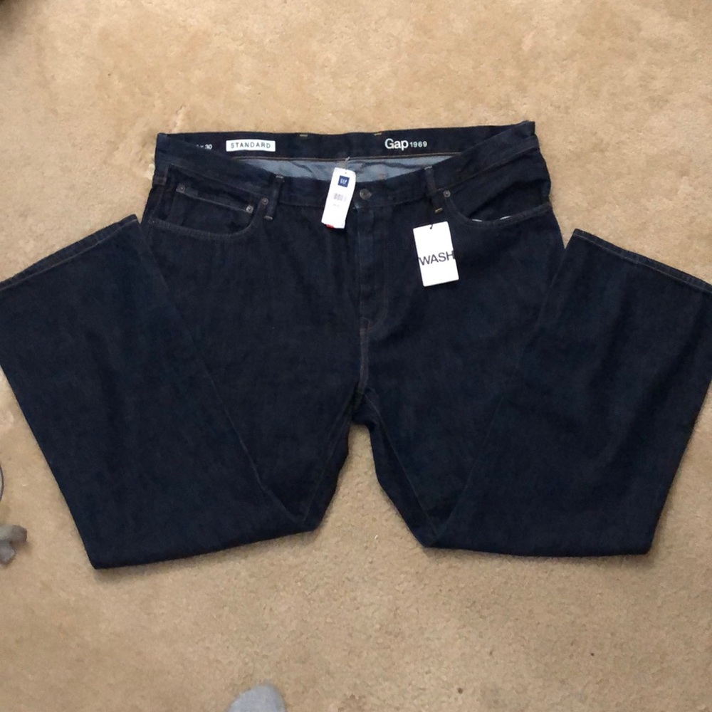 NWT standard fit men Gap Jeans 👖dark straight leg